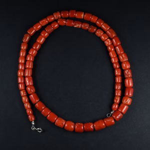 Collana etnica con vecchie perle di corallo naturale a forma di barilotto, lunghezza 52 cm, chiusura in argento, colore rosso intenso, peso 35,71 g