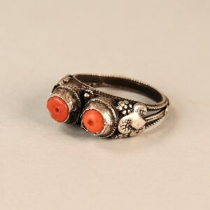 Anello in argento e coralli | Yemen