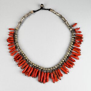 Berber Necklace formed by ancient branches of coral and beads in silver.