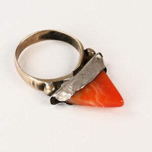 Antique ceremonial Tuareg "tisek" ring in silver with triangular carnelian set, Niger