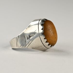Antique Saharan high-grade silver ring with set stone<br> <br> <br>