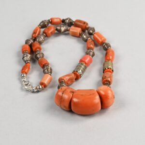 Antique Yemeni necklace with large natural coral beads, silver elements and silver-covered coral beads.