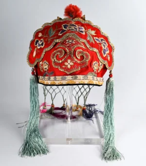 Cappello etnico Miao in seta e cotone ricamato a mano, Cina