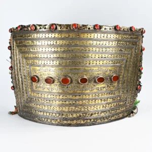 Antico copricapo nuziale turkmeno in argento dorato egme con corniole incastonate