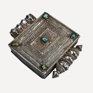 Antico Ghau tibetano in argento con filigrana e turchesi naturali