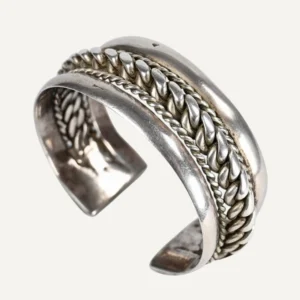 Antico bracciale beduino egiziano in argento massiccio con lavorazione intrecciata e punzoni