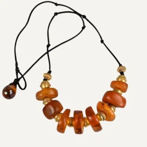 Collana con antichi elementi indiani in oro e perle naturali in ambra berbera
